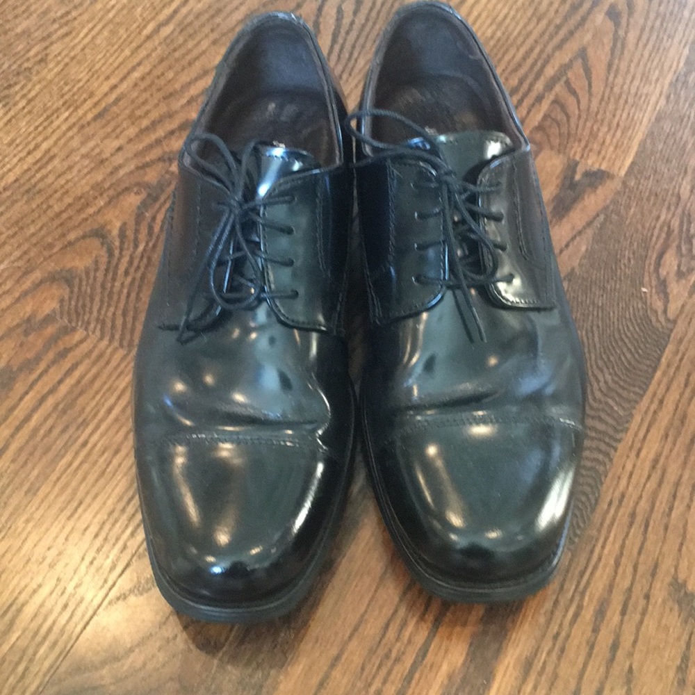 Mint condition Johnston & Murphy black dress shoes
